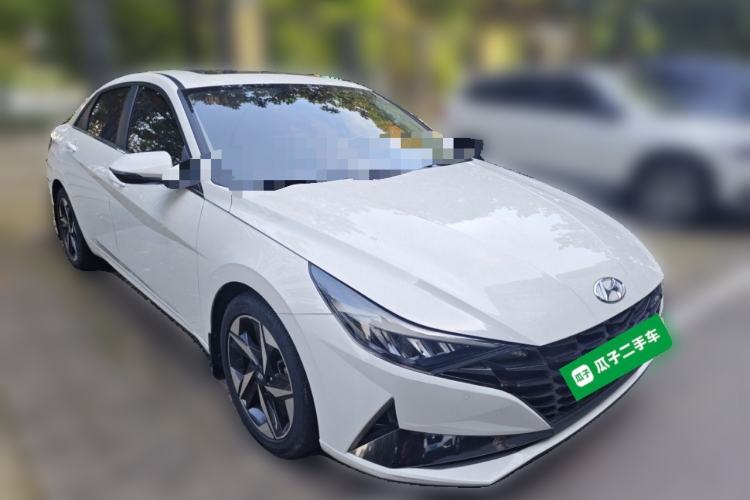 Used Hyundai Elantra 2021 1.5L CVT GLX Elite Edition Front Right 45 Deg