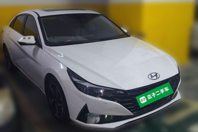 Used Hyundai Elantra 2021 1.5L CVT GLX Elite Edition Front Right 45 Deg