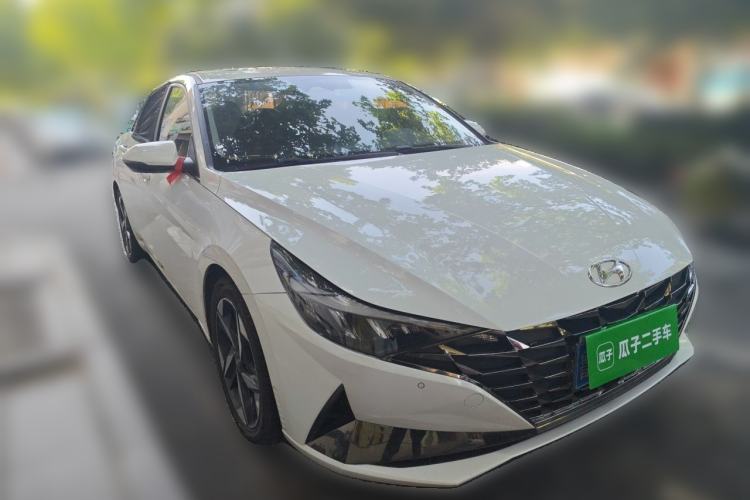Used Hyundai Elantra 2021 1.5L CVT LUX Prestige Edition Front Right 45 Deg