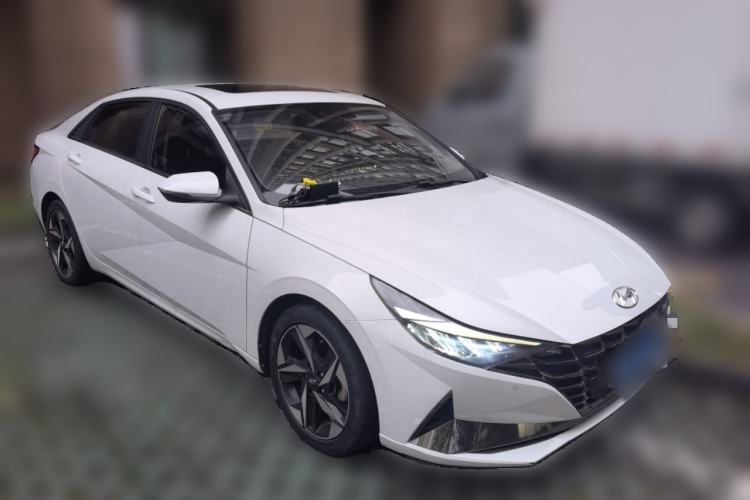 Used Hyundai Elantra 2021 1.5L CVT GLX Elite Edition Front Right 45 Deg