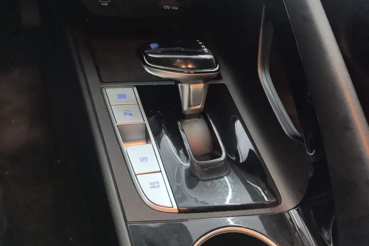 Used Hyundai Elantra 2021 1.5L CVT GLX Elite Edition Gear Lever