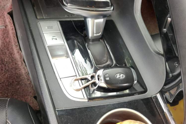 Used Hyundai Elantra 2021 1.5L CVT LUX Prestige Edition Gear Lever