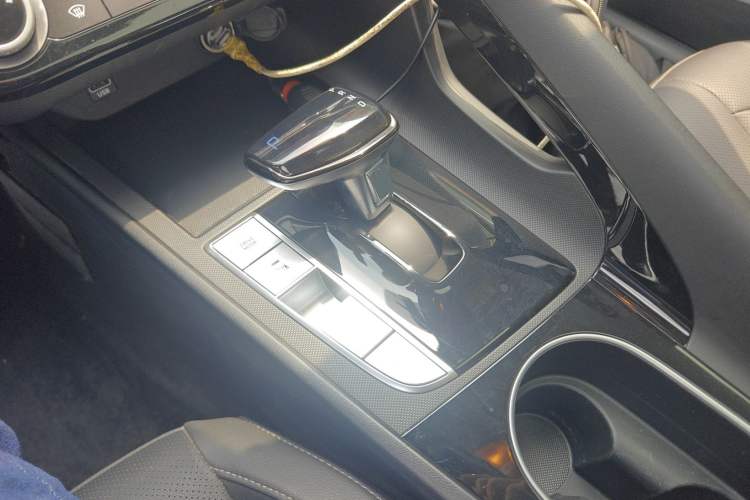 Used Hyundai Elantra 2021 1.5L CVT GLX Elite Edition Gear Lever