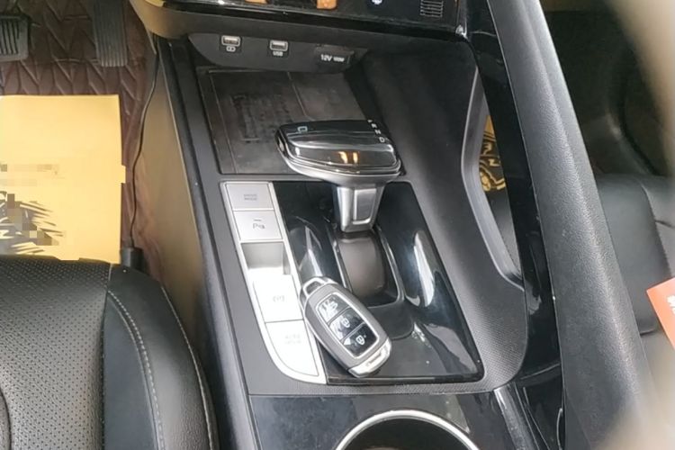 Used Hyundai Elantra 2021 1.5L CVT LUX Prestige Edition Gear Lever