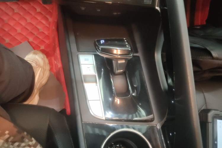 Used Hyundai Elantra 2021 1.5L CVT GLX Elite Edition Gear Lever