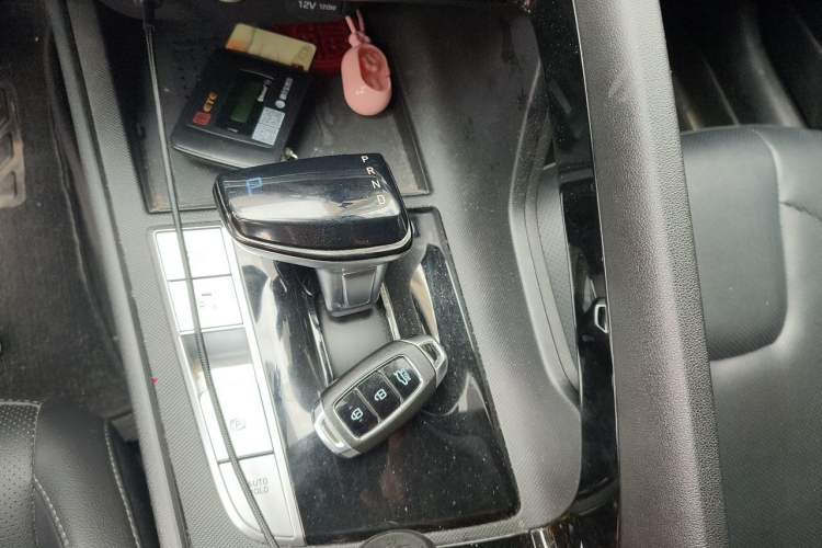 Used Hyundai Elantra 2021 1.5L CVT LUX Prestige Edition Gear Lever