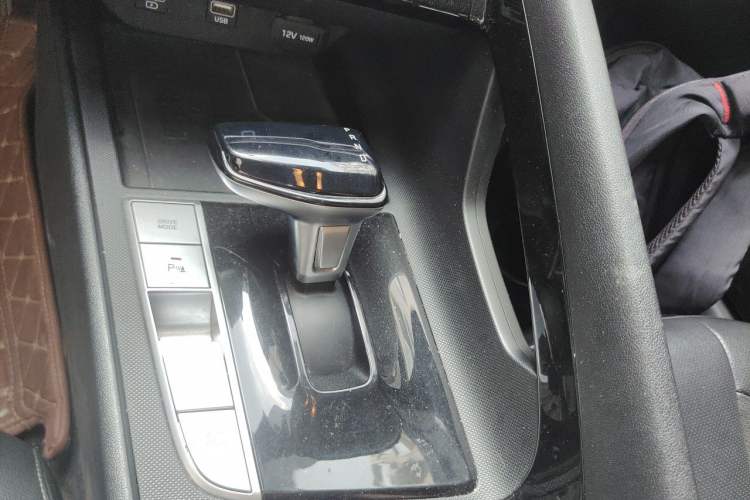 Used Hyundai Elantra 2021 1.5L CVT LUX Prestige Edition Gear Lever