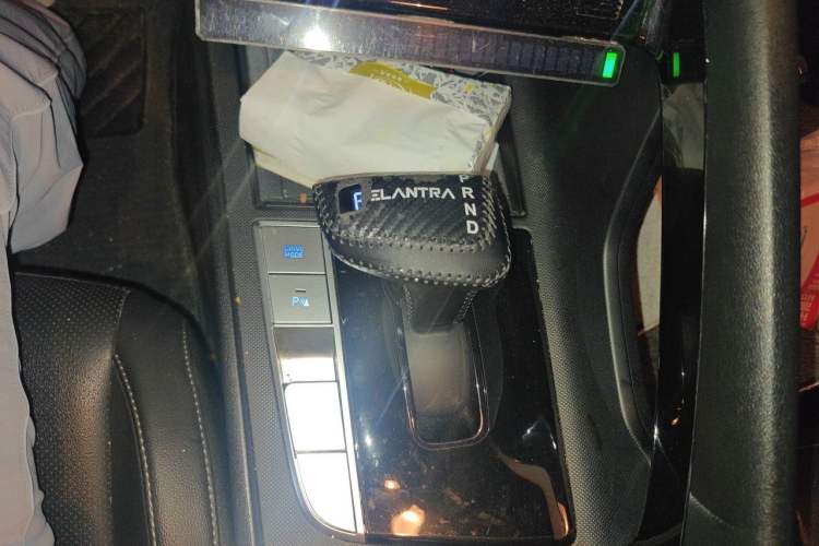 Used Hyundai Elantra 2021 1.5L CVT LUX Prestige Edition Gear Lever