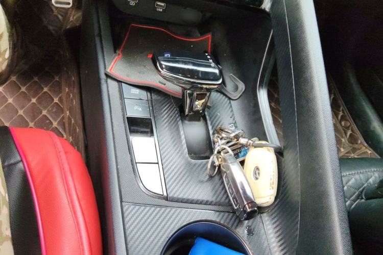 Used Hyundai Elantra 2021 240TGDi DCT LUX Prestige Edition Gear Lever