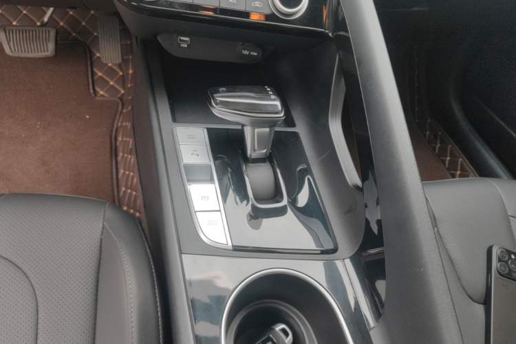 Used Hyundai Elantra 2021 1.5L CVT GLX Elite Edition Gear Lever