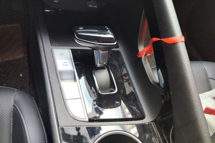 Used Hyundai Elantra 2021 1.5L CVT GLX Elite Edition Gear Lever
