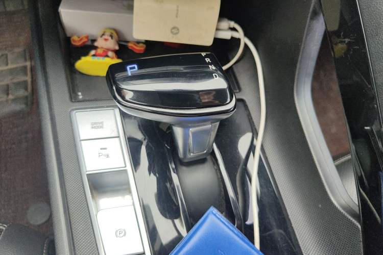 Used Hyundai Elantra 2021 1.5L CVT GLX Elite Edition Gear Lever