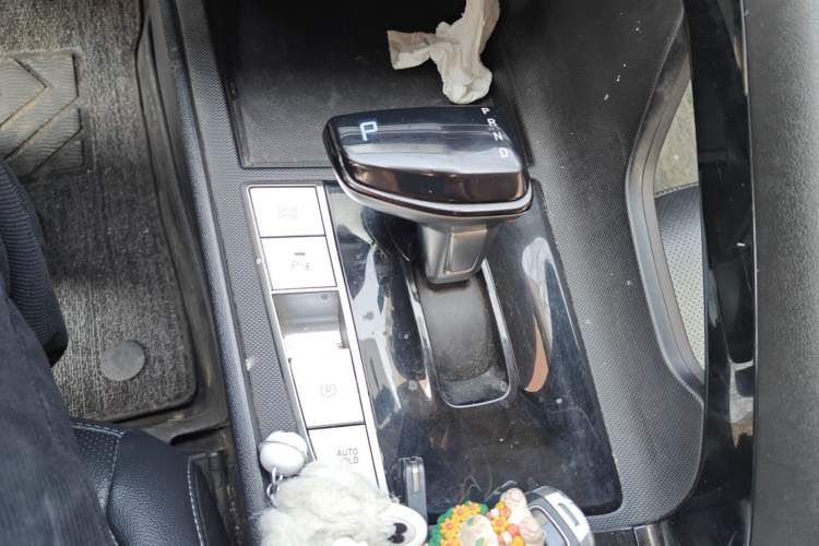 Used Hyundai Elantra 2021 1.5L CVT GLX Elite Edition Gear Lever