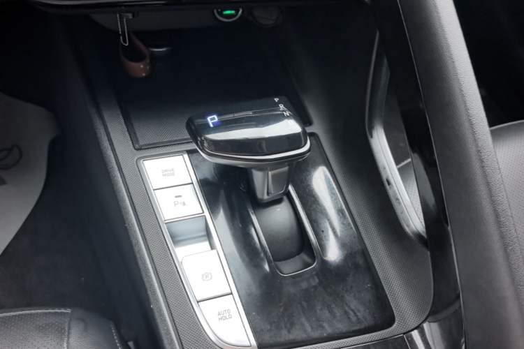 Used Hyundai Elantra 2021 1.5L CVT GLX Elite Edition Gear Lever