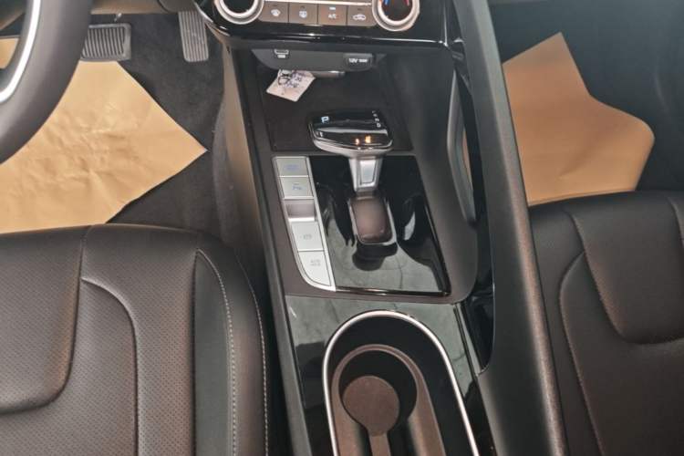Used Hyundai Elantra 2021 1.5L CVT GLX Elite Edition Gear Lever