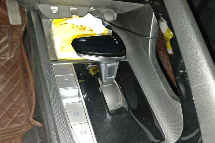 Used Hyundai Elantra 2021 1.5L CVT LUX Prestige Edition Gear Lever