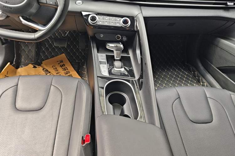 Used Hyundai Elantra 2021 1.5L CVT GLX Elite Edition Gear Lever