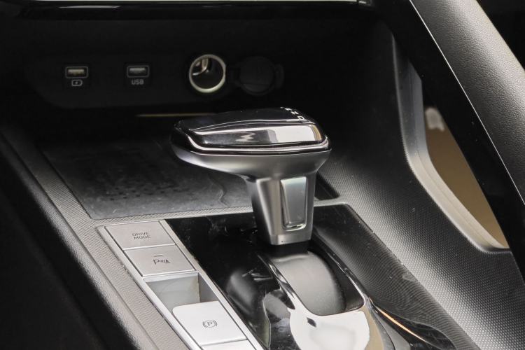 Used Hyundai Elantra 2021 1.5L CVT LUX Prestige Edition Gear Lever