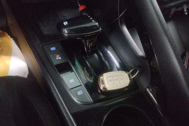 Used Hyundai Elantra 2021 240TGDi DCT LUX Prestige Edition Gear Lever