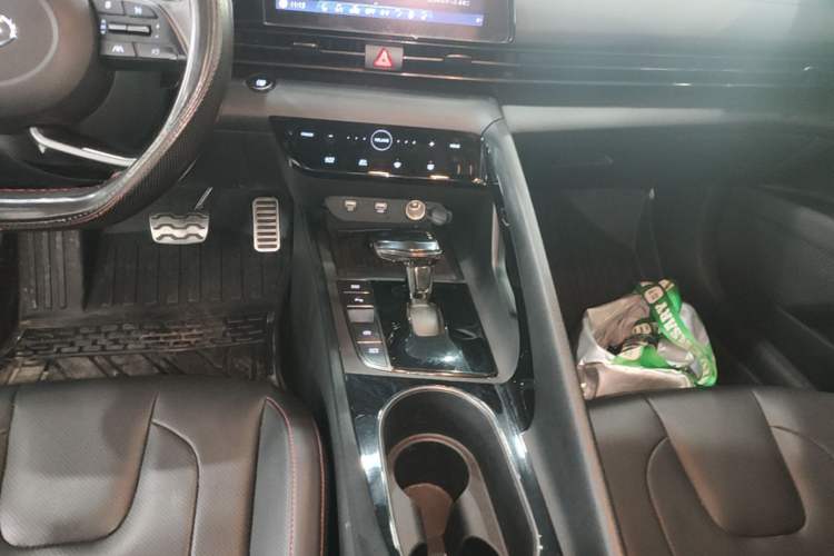 Used Hyundai Elantra 2021 240TGDi DCT LUX Prestige Edition Gear Lever