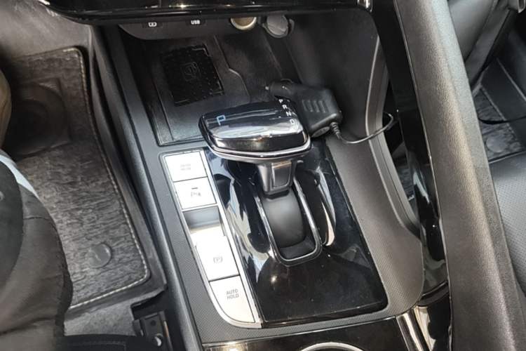 Used Hyundai Elantra 2021 1.5L CVT LUX Prestige Edition Gear Lever