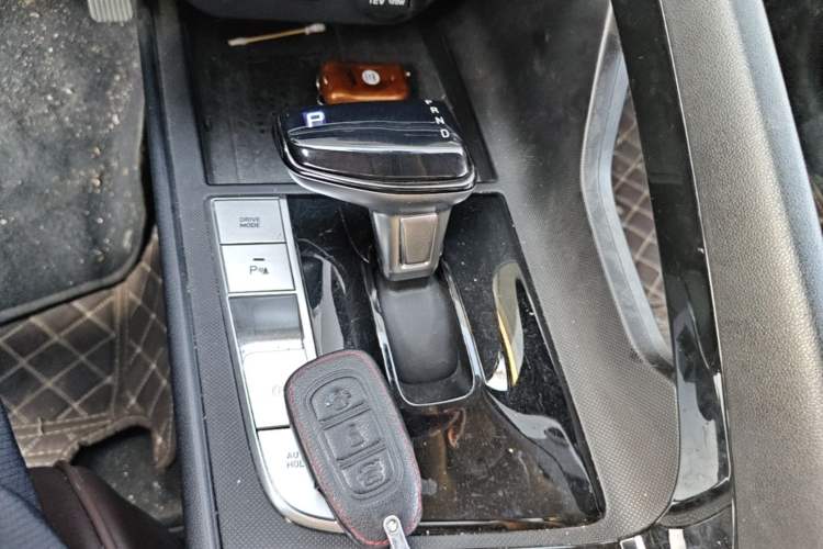 Used Hyundai Elantra 2021 1.5L CVT LUX Prestige Edition Gear Lever