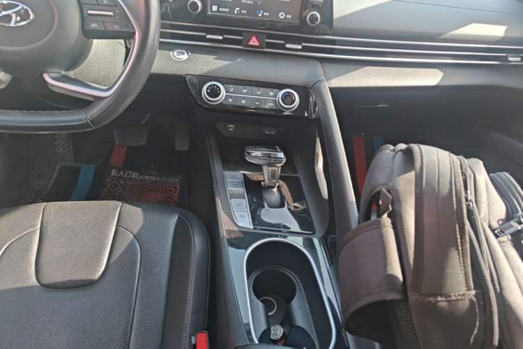 Used Hyundai Elantra 2021 1.5L CVT GLX Elite Edition Gear Lever