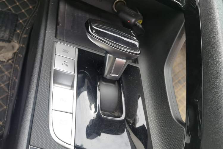 Used Hyundai Elantra 2021 1.5L CVT LUX Prestige Edition Gear Lever