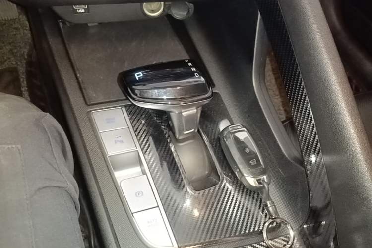 Used Hyundai Elantra 2021 1.5L CVT GLX Elite Edition Gear Lever