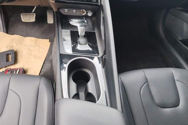 Used Hyundai Elantra 2021 1.5L CVT LUX Prestige Edition Gear Lever
