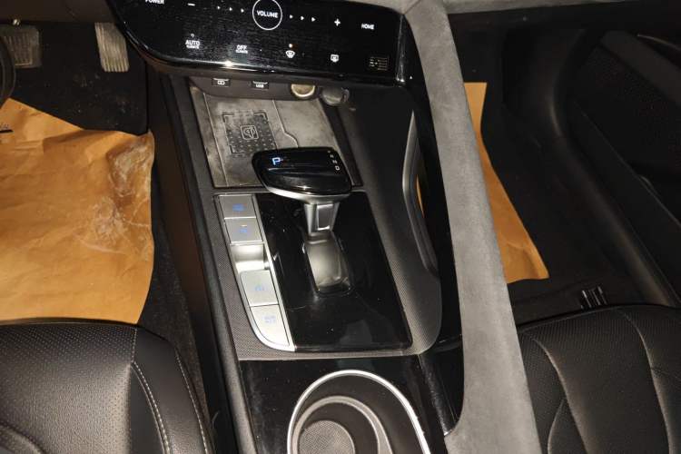 Used Hyundai Elantra 2021 1.5L CVT LUX Prestige Edition Gear Lever