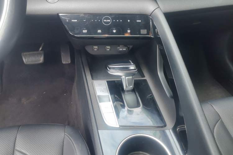 Used Hyundai Elantra 2021 1.5L CVT GLX Elite Edition Gear Lever
