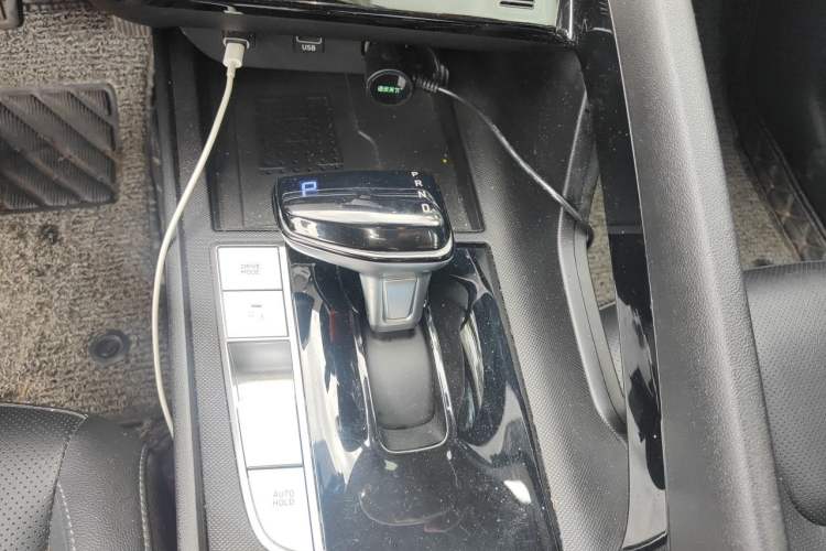 Used Hyundai Elantra 2021 1.5L CVT LUX Prestige Edition Gear Lever