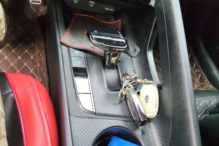 Used Hyundai Elantra 2021 240TGDi DCT LUX Prestige Edition Gear Lever