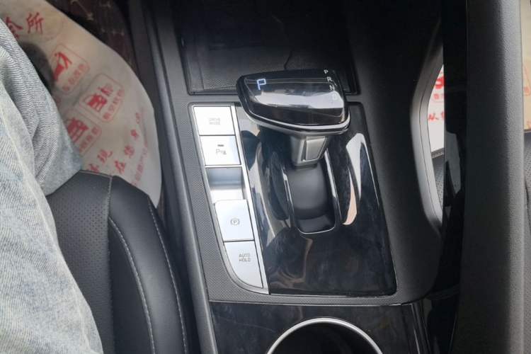 Used Hyundai Elantra 2021 1.5L CVT LUX Prestige Edition Gear Lever