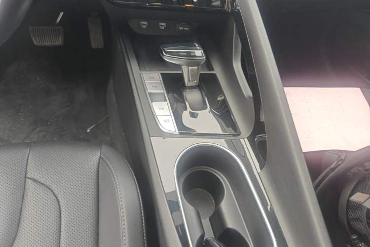 Used Hyundai Elantra 2021 1.5L CVT LUX Prestige Edition Gear Lever