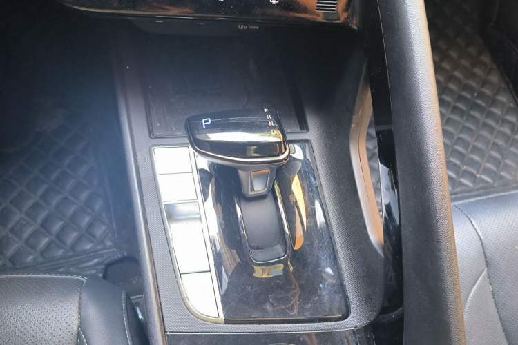 Used Hyundai Elantra 2021 1.5L CVT LUX Prestige Edition Gear Lever