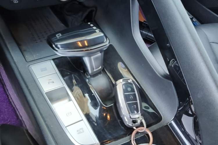 Used Hyundai Elantra 2021 1.5L CVT LUX Prestige Edition Gear Lever