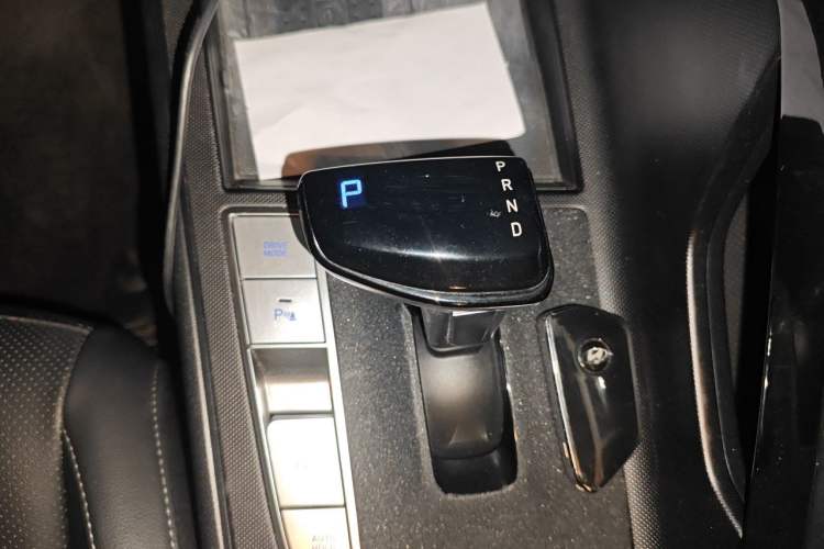 Used Hyundai Elantra 2021 1.5L CVT LUX Prestige Edition Gear Lever