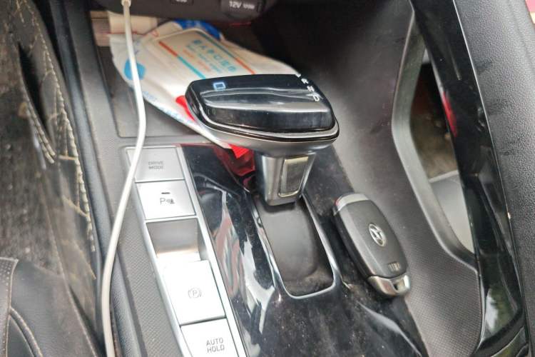 Used Hyundai Elantra 2021 1.5L CVT LUX Prestige Edition Gear Lever