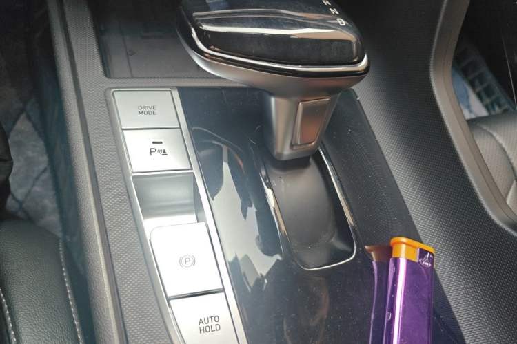 Used Hyundai Elantra 2021 1.5L CVT LUX Prestige Edition Gear Lever