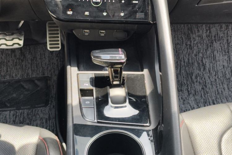 Used Hyundai Elantra 2021 240TGDi DCT LUX Prestige Edition Gear Lever