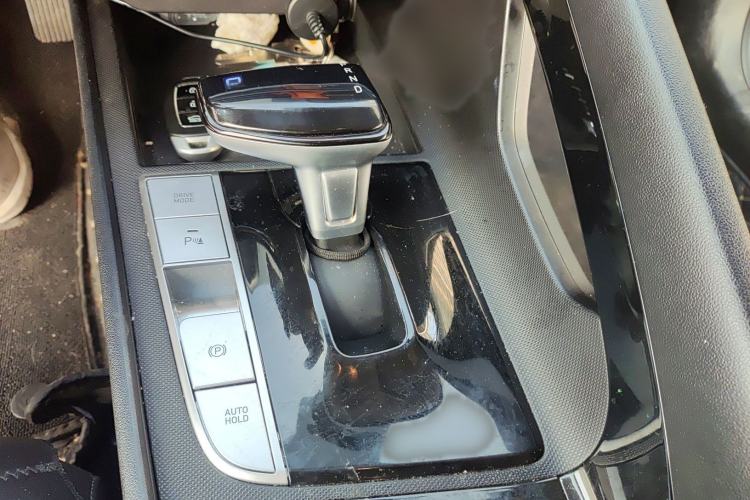 Used Hyundai Elantra 2021 1.5L CVT GLX Elite Edition Gear Lever