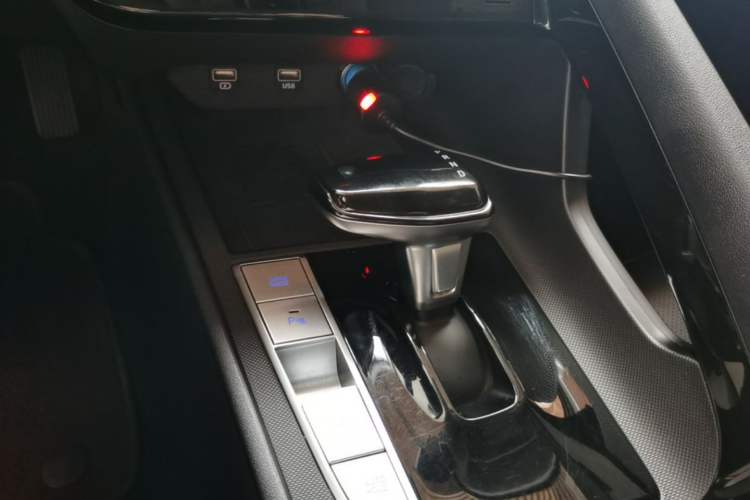 Used Hyundai Elantra 2021 1.5L CVT LUX Prestige Edition Gear Lever