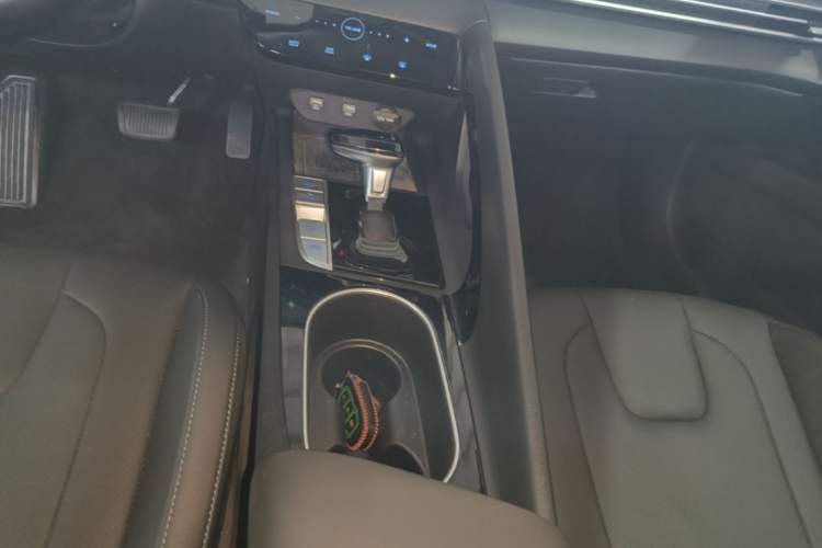 Used Hyundai Elantra 2021 1.5L CVT LUX Prestige Edition Gear Lever