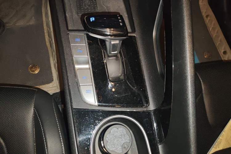 Used Hyundai Elantra 2021 1.5L CVT LUX Prestige Edition Gear Lever
