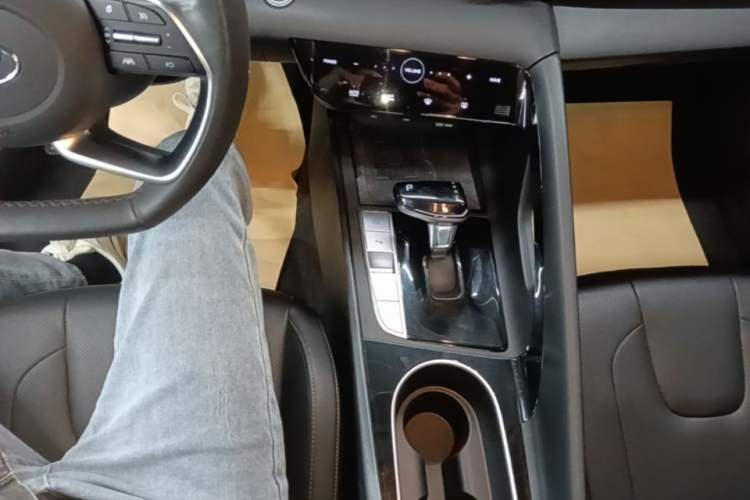 Used Hyundai Elantra 2021 1.5L CVT LUX Prestige Edition Gear Lever