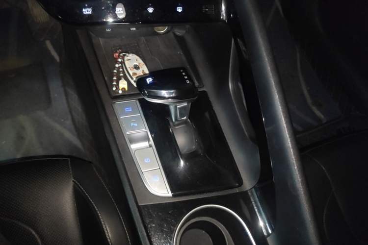 Used Hyundai Elantra 2021 1.5L CVT LUX Prestige Edition Gear Lever