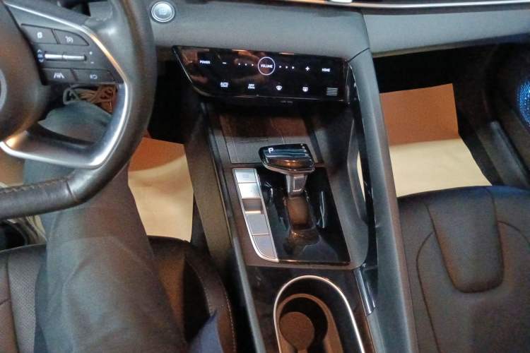Used Hyundai Elantra 2021 1.5L CVT LUX Prestige Edition Gear Lever