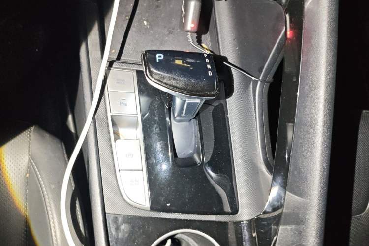 Used Hyundai Elantra 2021 1.5L CVT GLX Elite Edition Gear Lever